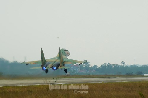 Hổ mang chúa Su-30MK2 Lam Sơn tự tin làm chủ bầu trời